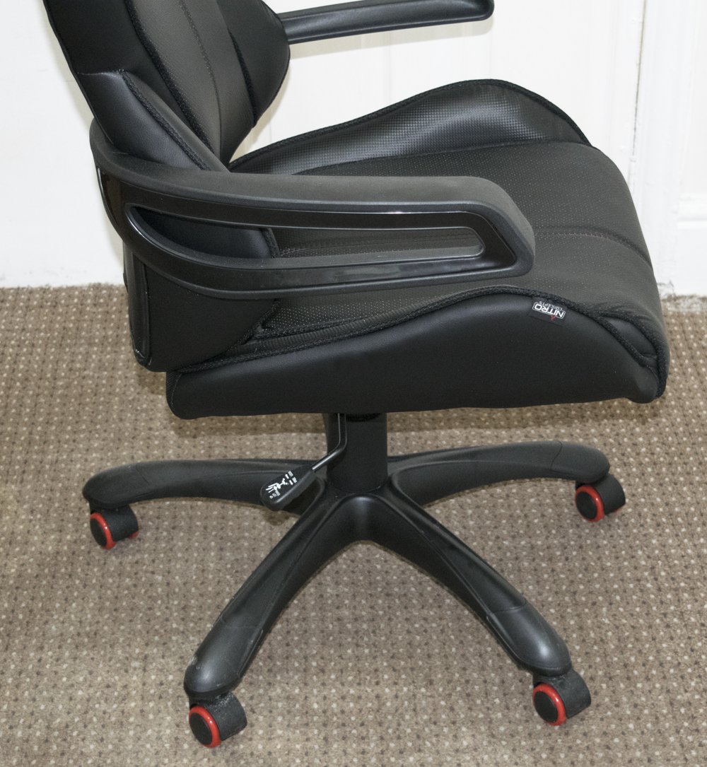 nitro-concepts-e200-gaming-chair-review-14