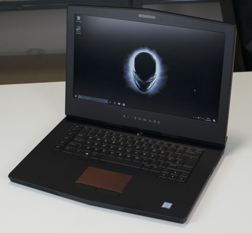Alienware 15 R3 Laptop Review 7 (2)