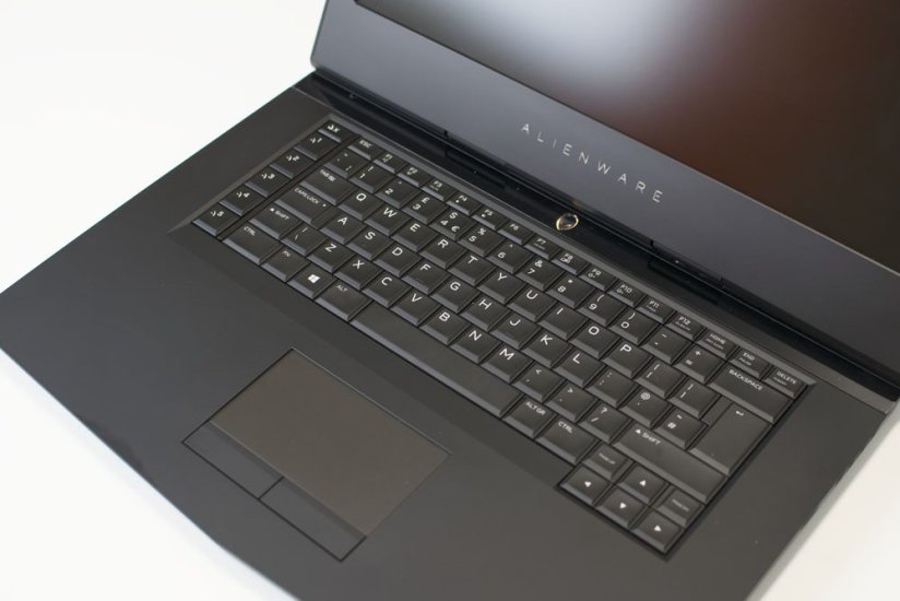 Alienware 15 R3 Laptop Review 7 (5)