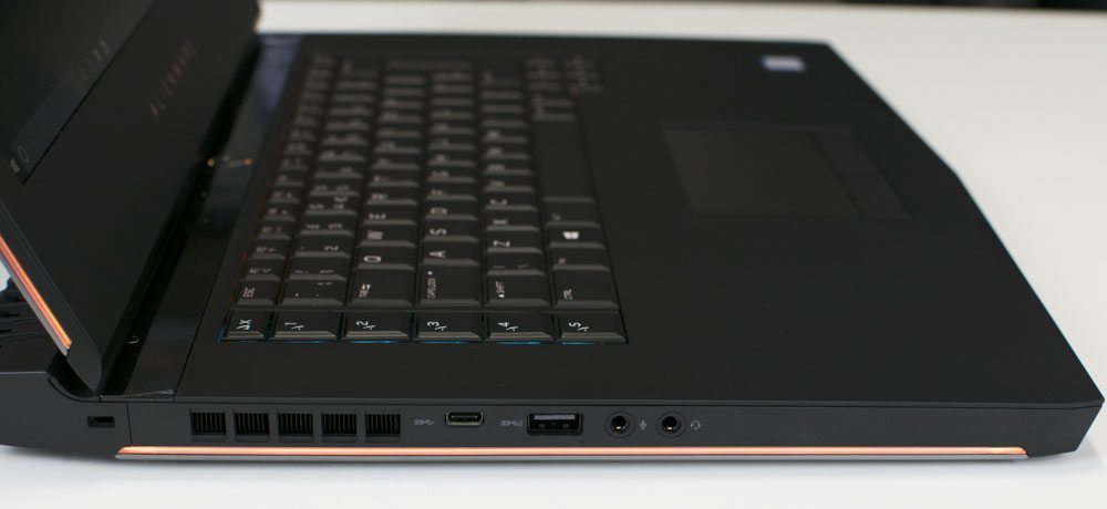 Alienware 15 R3 Laptop Review 7 (7)