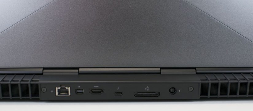 Alienware 15 R3 Laptop Review 7 (8)