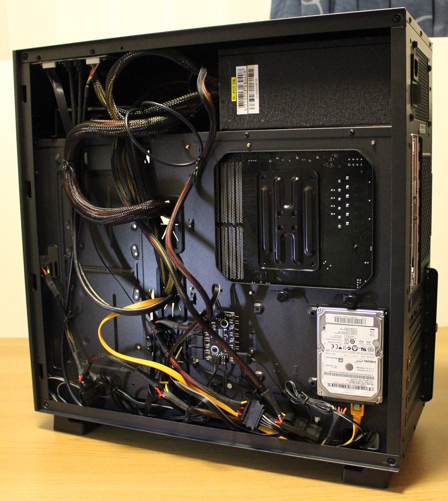 Sharkoon Pure Steel Case cable management options