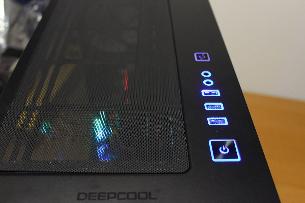 Deepcool Matrexx 70 illuminated buttons and ports