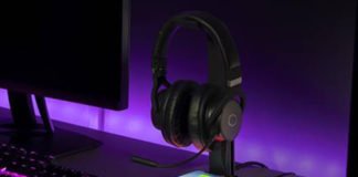 Cooler Master GS750 Headset Stand Feature
