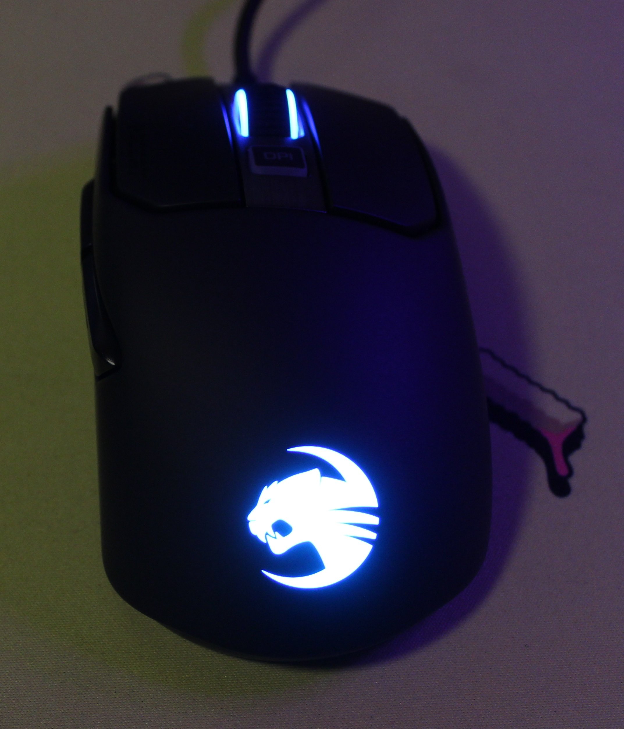 roccat kain 120 aimo plugged in
