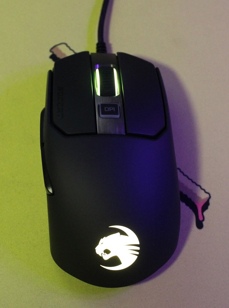Roccat Kain 200 AIMO Wireless Mouse plugged in